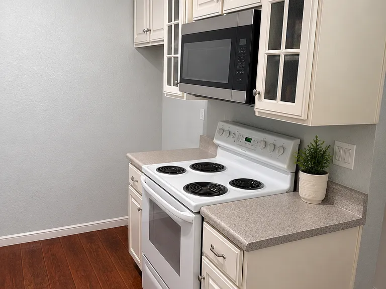 2704 Harvest Ln — Photo 8