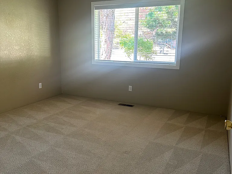 945 La Loma Dr — Photo 7