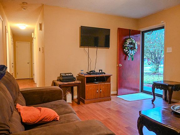 2nd image of 2105 W Ln