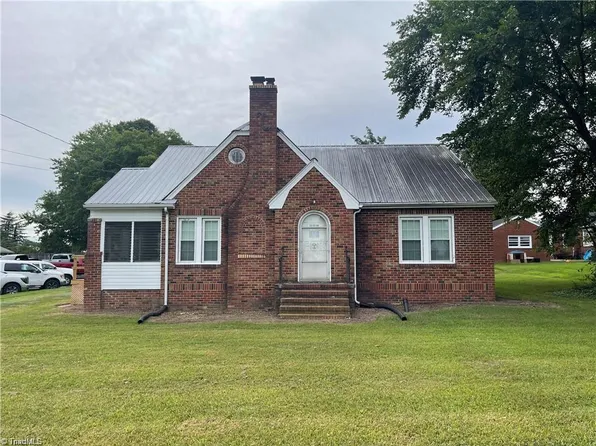 2419 S Fayetteville St, Asheboro, NC 27205