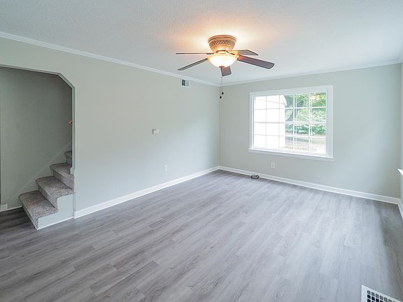 5th image of 2110 Hillsdale Ave