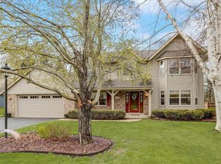 573 Greenway Ter, Hartland, WI 53029