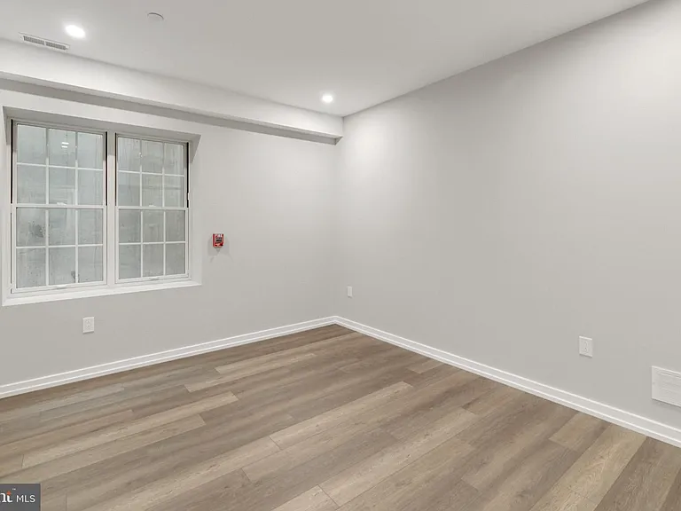 752 S 16th St #1B — Photo 20