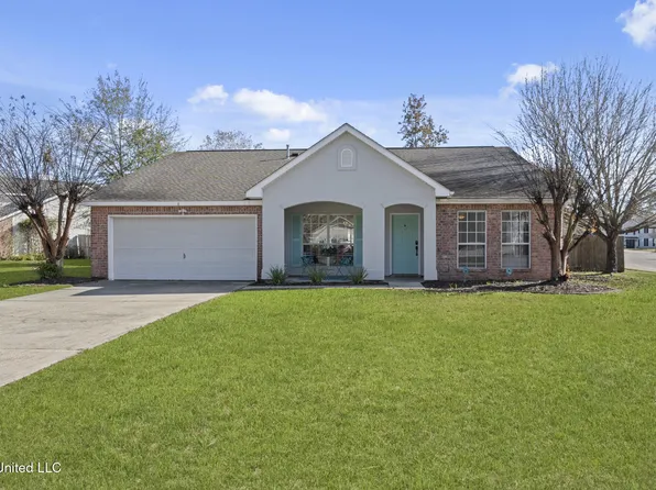 6 Lakeview Dr, Ocean Springs, MS 39564