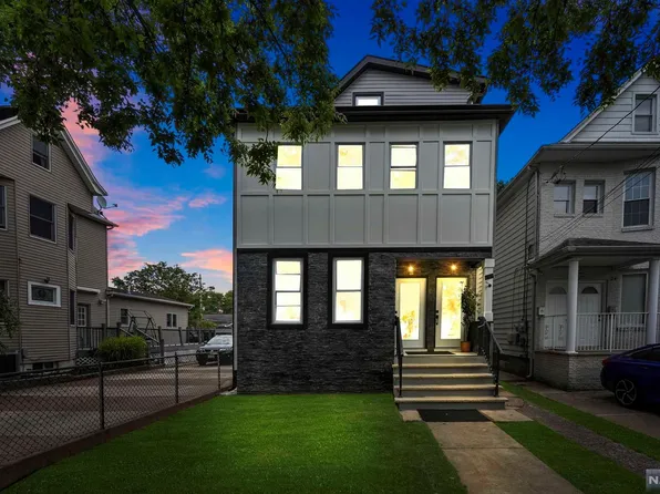 26 Dankoff Ave, Wallington, NJ 07057