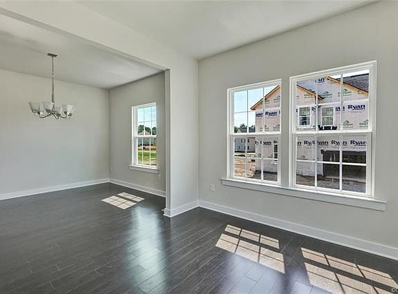 3rd image of 4554 Paxton Gln