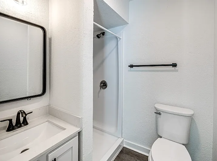 2 bed, 1000 sqft, $1,455 — Photo 2