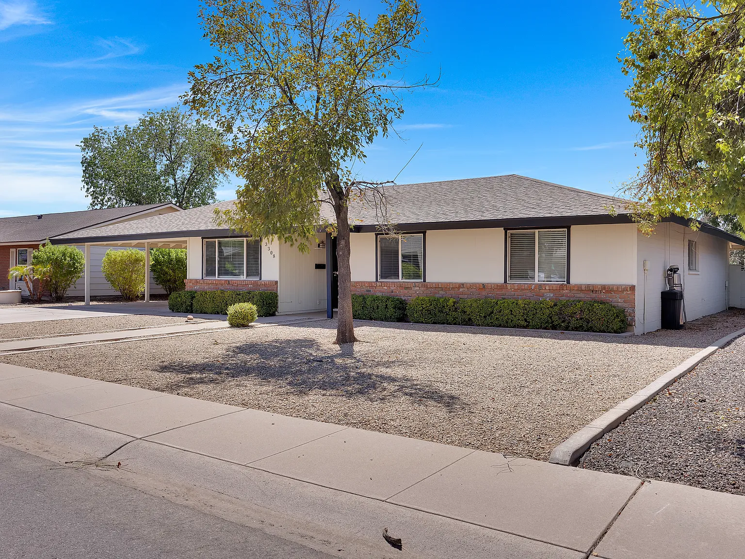 4 bed, 2007 sqft, $3,299 — Photo 2