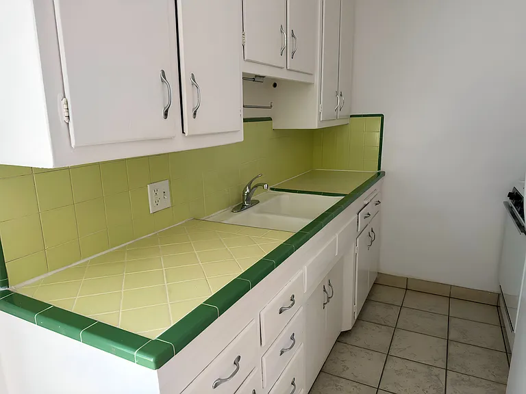 262 S Sycamore Ave #7 — Photo 6