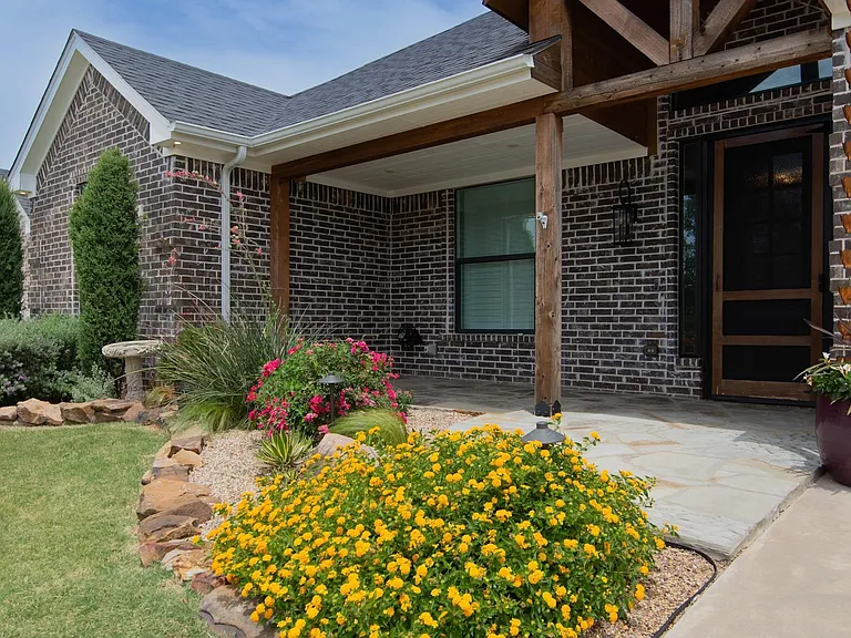 1714 Shoal Creek Dr — Photo 3