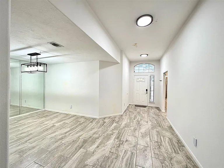 3226 Candlepine Dr — Photo 2