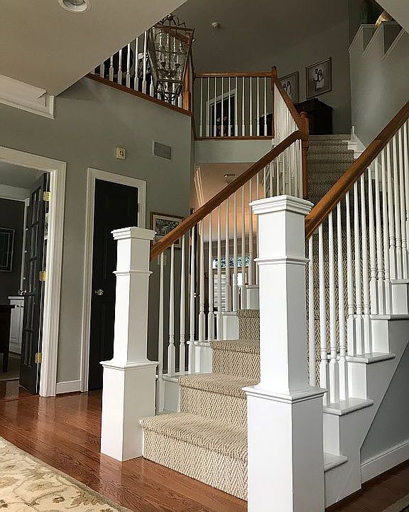Entrance staircase 