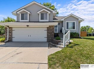 5520 N 111th St, Omaha, NE 68164