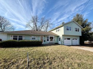 301 S Walnut St, CLINTON, IL 61727