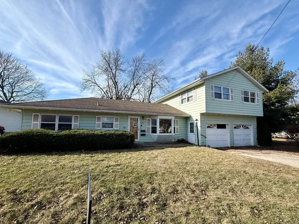 301 S Walnut St, Clinton, IL 61727