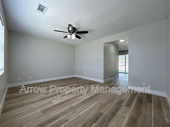 3rd image of 1324 S Jackson St