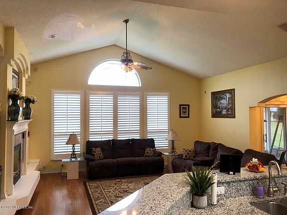 5th image of 14653 Camberwell Ln N