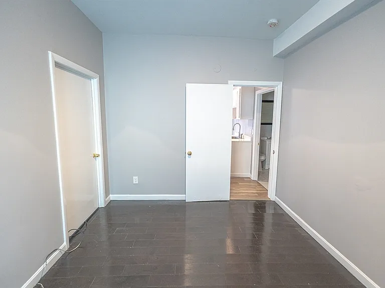 421 Ferry St #1 — Photo 9
