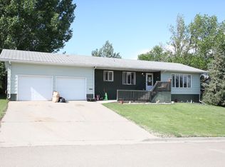 308 6th Ave NW, Watford City, ND 58854