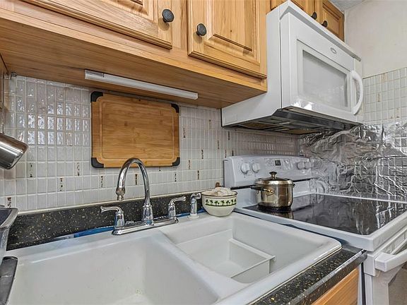 5th image of 4742 Azalea Dr APT 106