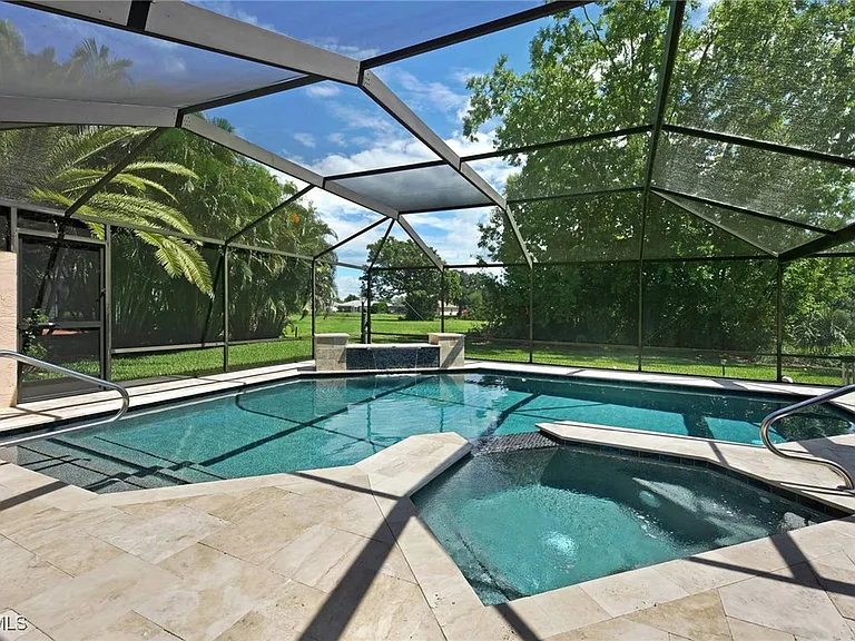 4220 Glasgow Ct — Photo 2
