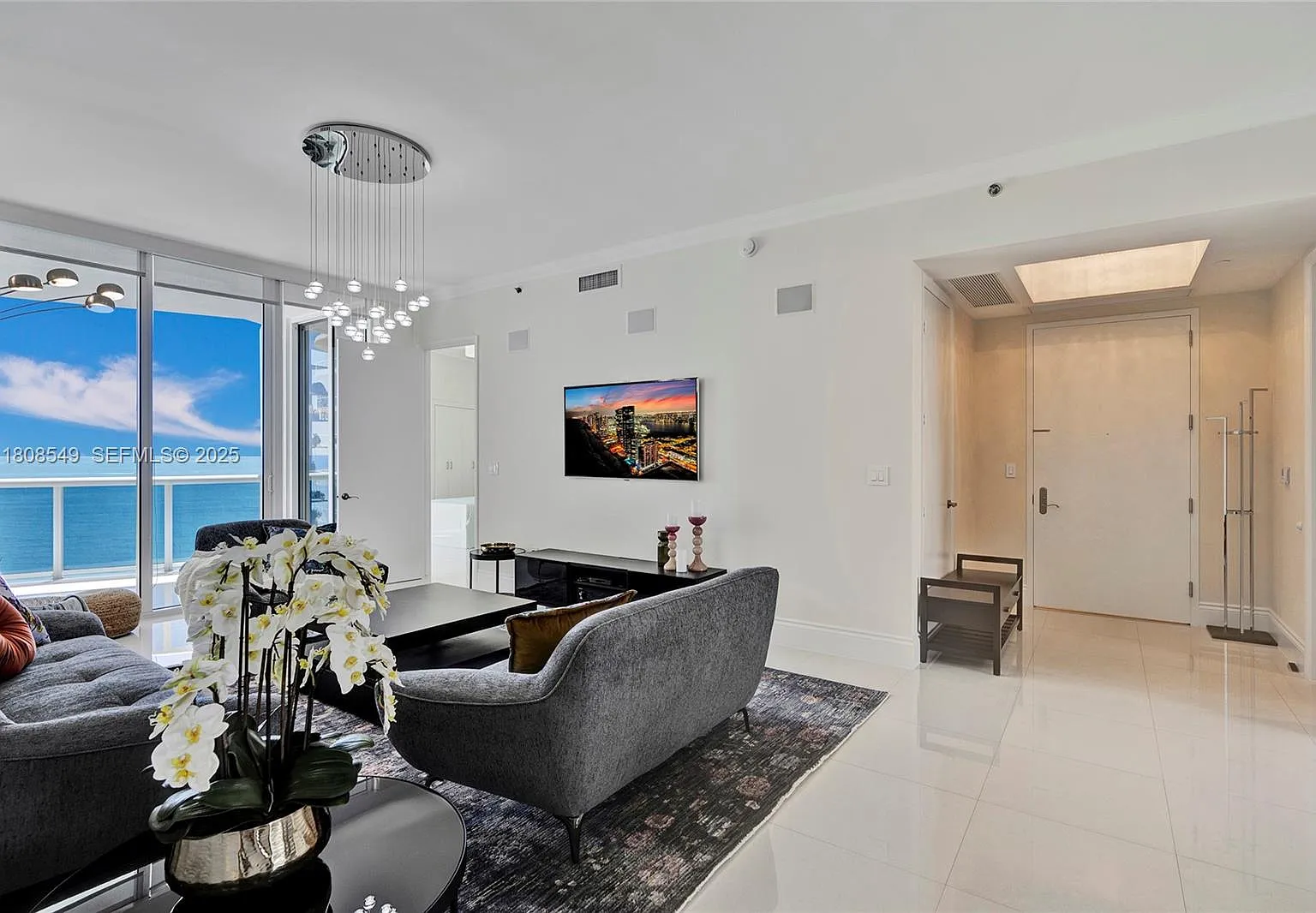 3 bed, 3.5 bath, 2327 sqft, $11,800 — Photo 4