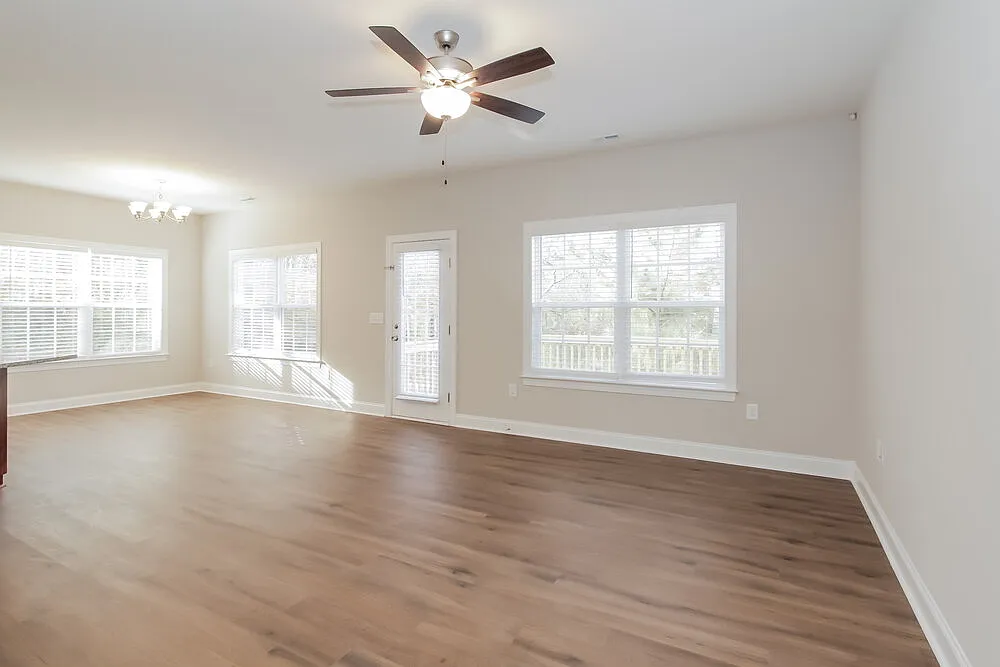 3 bed, 2.0 bath, 1496 sqft, $1,945 — Photo 4