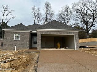 406 Flower Garden Dr, Southaven, MS 38671