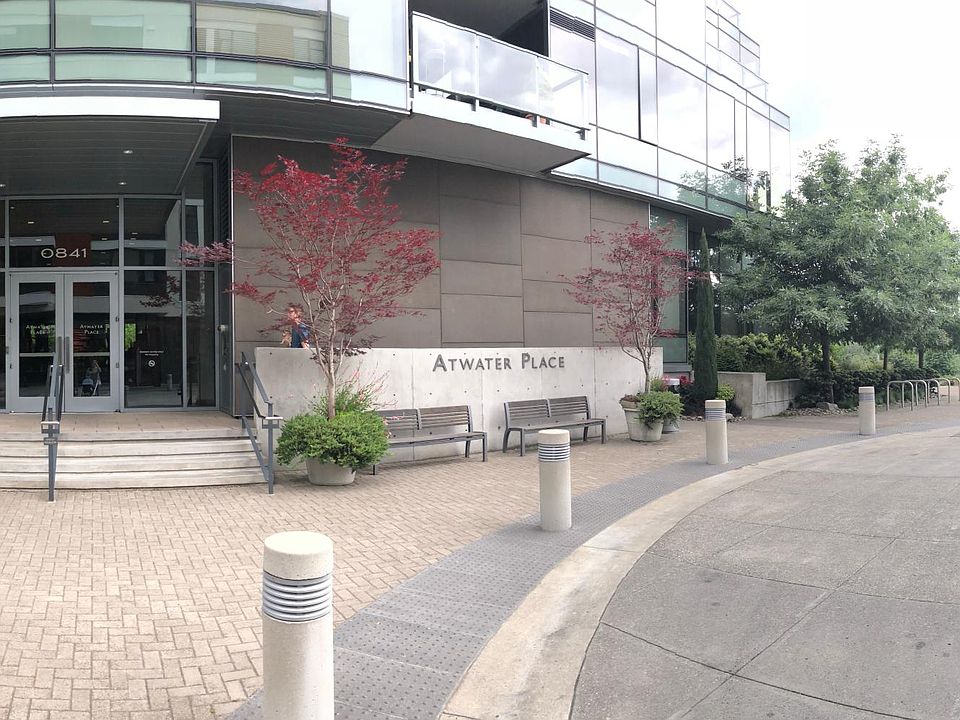 Entrance to the Atwater. Secure with 24/7 security and lobby concierge. Underground parking. A quick 3 minute walk to the base of the OHSU Aerial Tram. Access to Willamette River walk on the right.