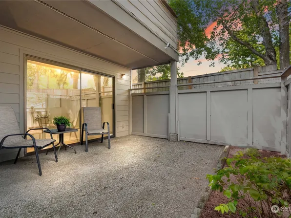 2524 S 317th Street #204, Federal Way, WA 98003