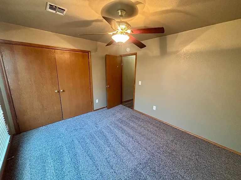 1304 Fairfax Cir — Photo 9