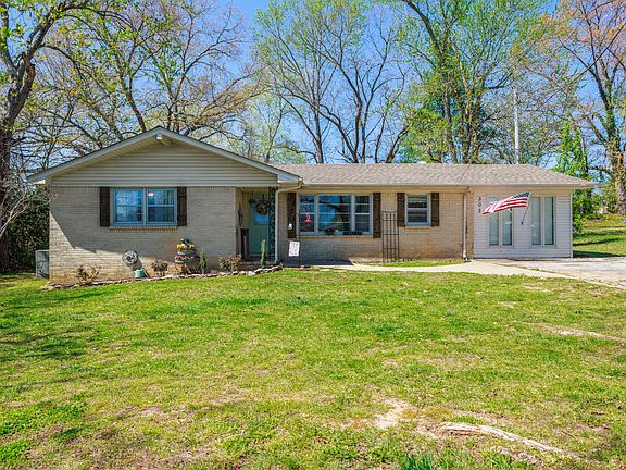 3rd image of 303 Moss Dr