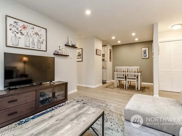 1506 N Defiance St #R208 — Photo 6