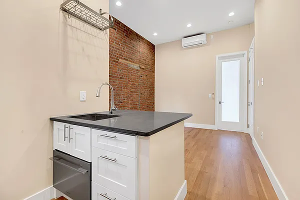 Rented by Cooper & Cooper Real Estate | media 28