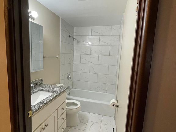 5th image of 5715 Edge Lake Dr APT 1S