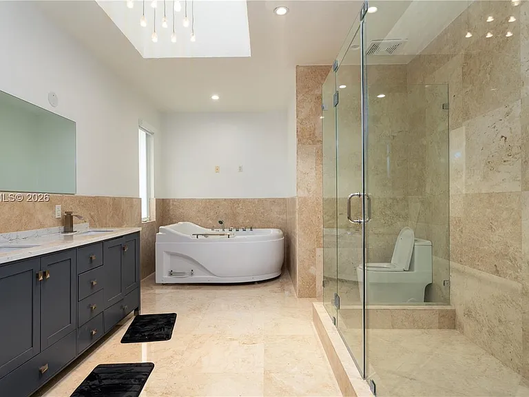 112 NW 14th Way — Photo 17
