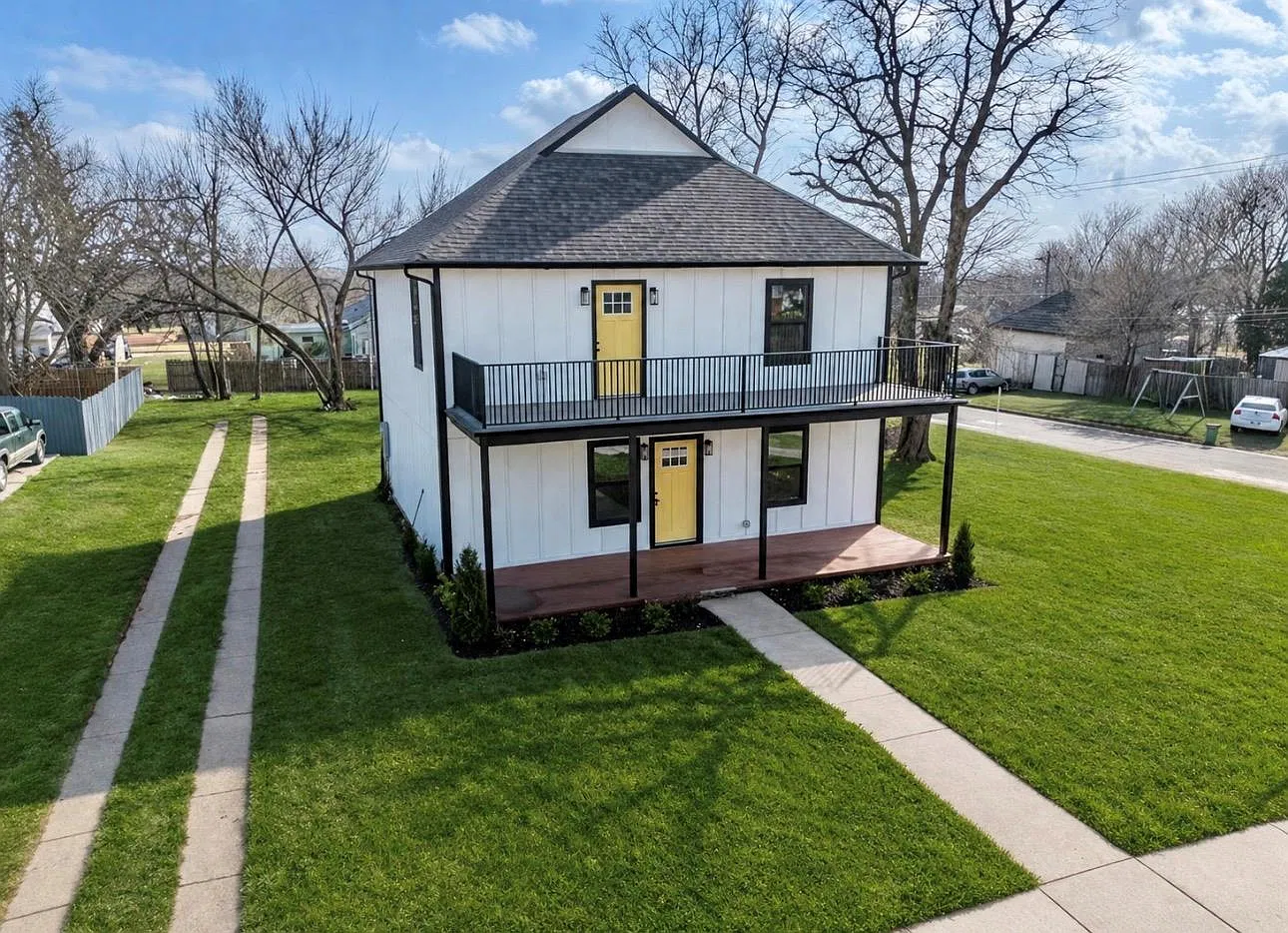 4 bed, 1990 sqft, $2,350 — Photo 1