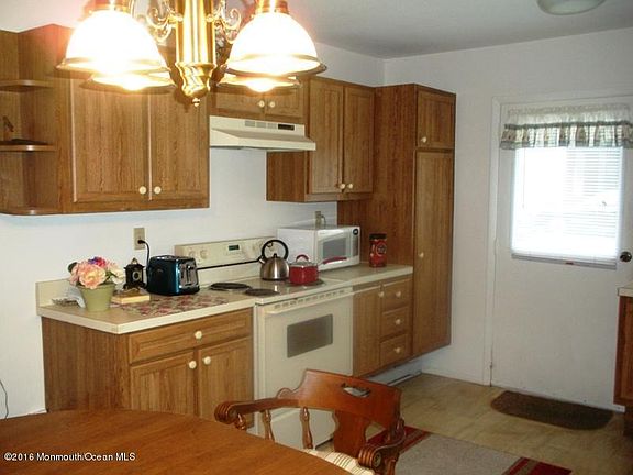 3rd image of 37D Cambridge Ct #100D