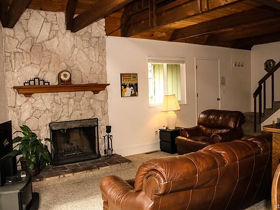 3rd image of 1350 Knoll Ln
