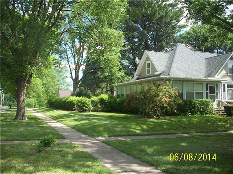 2nd image of 1416 Grand Ave