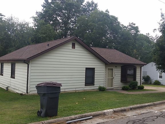 3rd image of 801 Uhles St