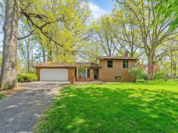 4110 Woodstock Dr, Fort Wayne, IN 46815