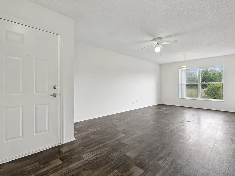 Pasco Woods Apartments — Photo 37