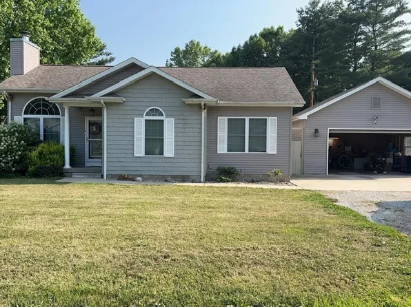 4660 Wilson Dr, Taylorville, IL 62568