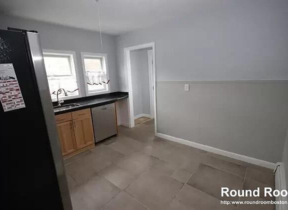 4th image of 73-75 Almont St #1