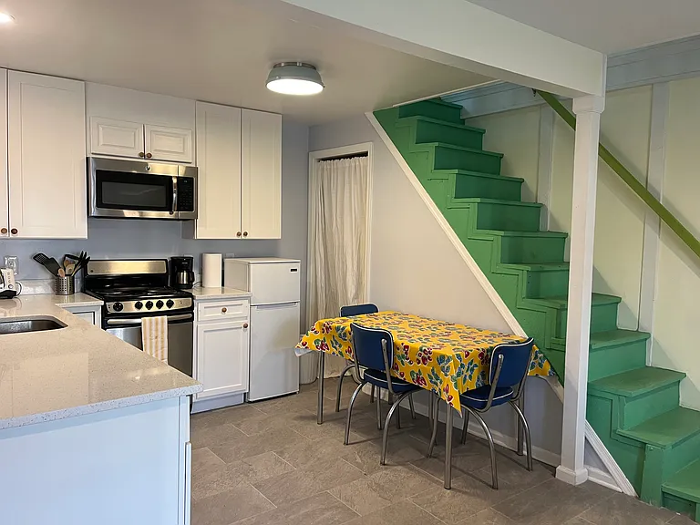 1619 Irving St NE — Photo 6