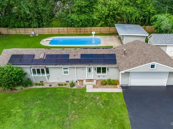 3901 Woodstock St, Wonder Lake, IL 60097