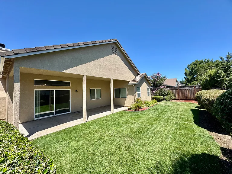 1398 Madelena Ln — Photo 31