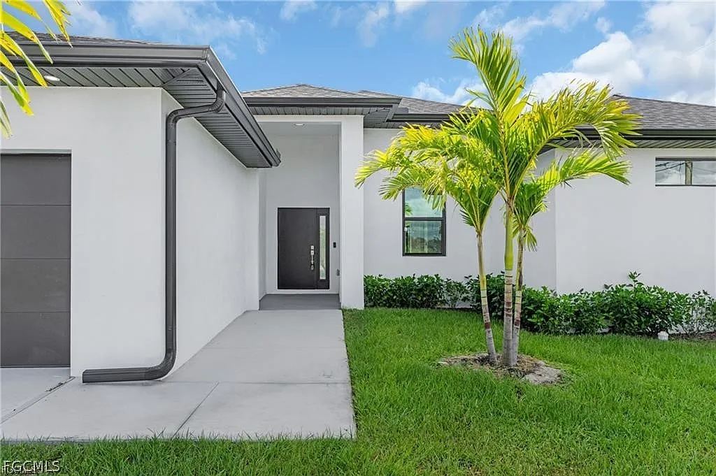 3 bed, 2.0 bath, 1887 sqft, $2,300 — Photo 2
