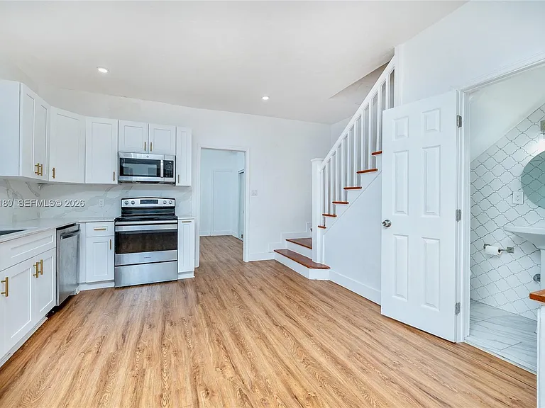 2368 SW 26th St #A — Photo 13